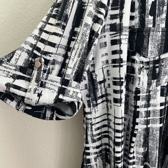 Cocomo Woman Plus 3X Black White Stretch Tunic Top Zipper Accent Roll Tab Sleeve - Picture 8 of 9